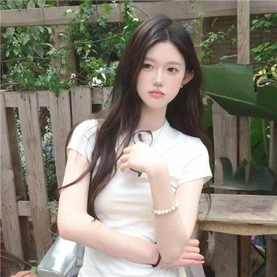龙纹身的女孩
